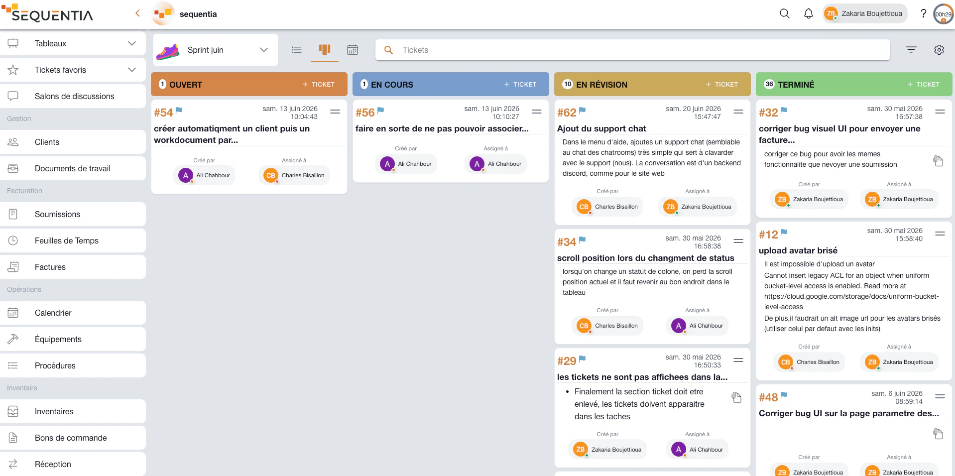 Tableau Kanban Sequentia pour un projet de développement logiciel avec tickets ouverts, en cours, en révision et terminés.